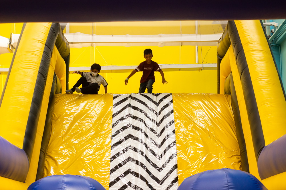 Jump City Hadirkan Wahana Inflatable Park Terbesar di Indonesia